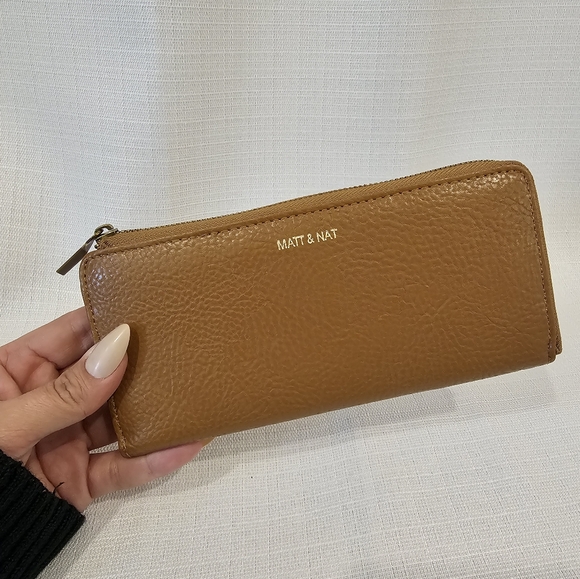 Matt & Nat brown wallet in near perfect condition - Picture 1 of 7